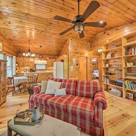 Peaceful Blue Ridge Cabin With Decks And Fire Pit Eksteriør bilde