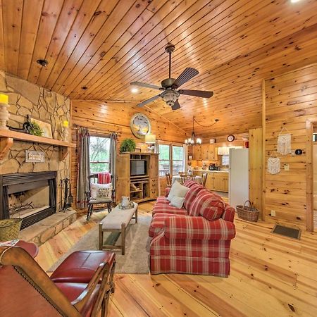 Peaceful Blue Ridge Cabin With Decks And Fire Pit Eksteriør bilde