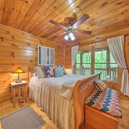 Peaceful Blue Ridge Cabin With Decks And Fire Pit Eksteriør bilde