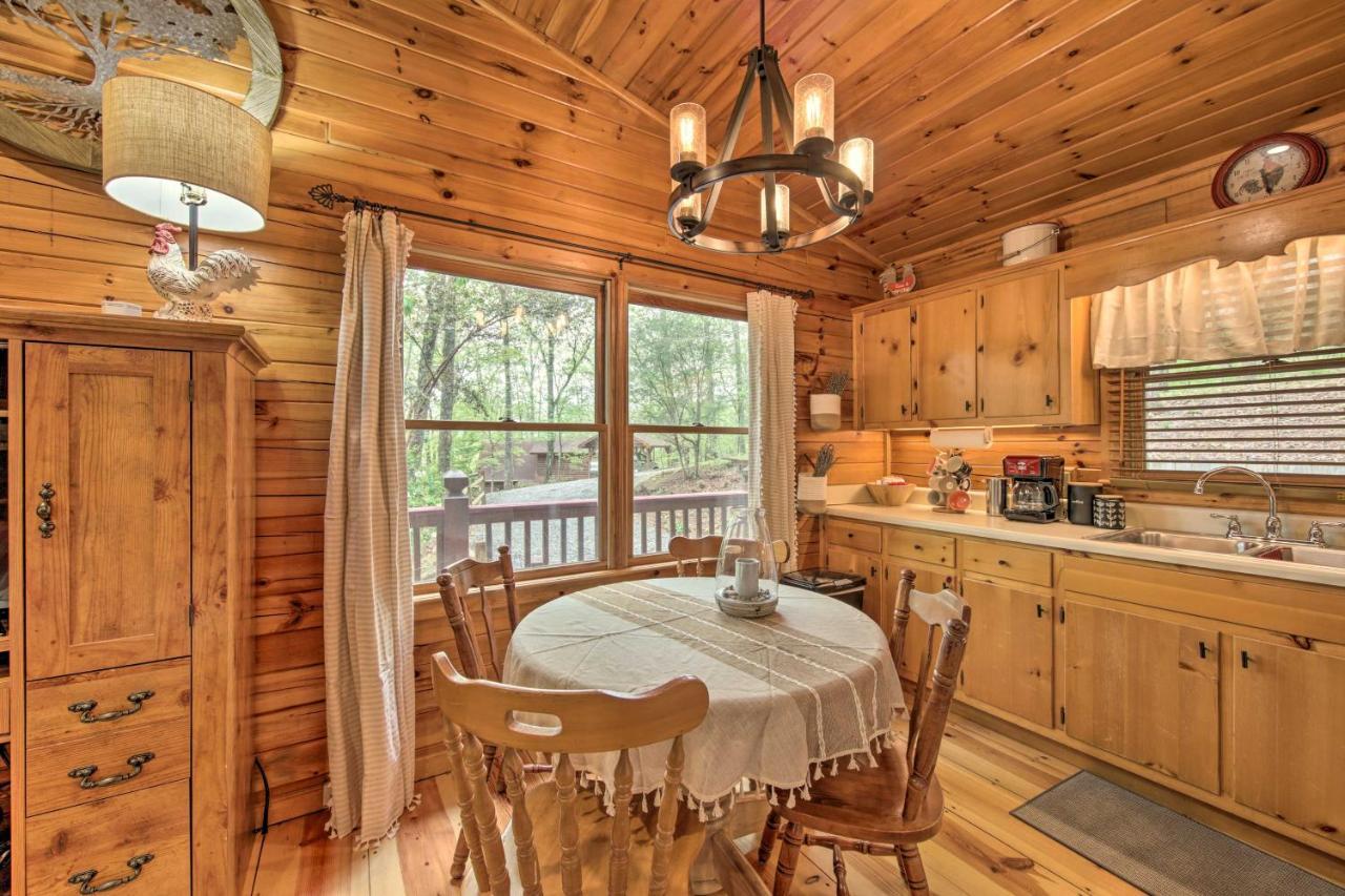 Peaceful Blue Ridge Cabin With Decks And Fire Pit Eksteriør bilde