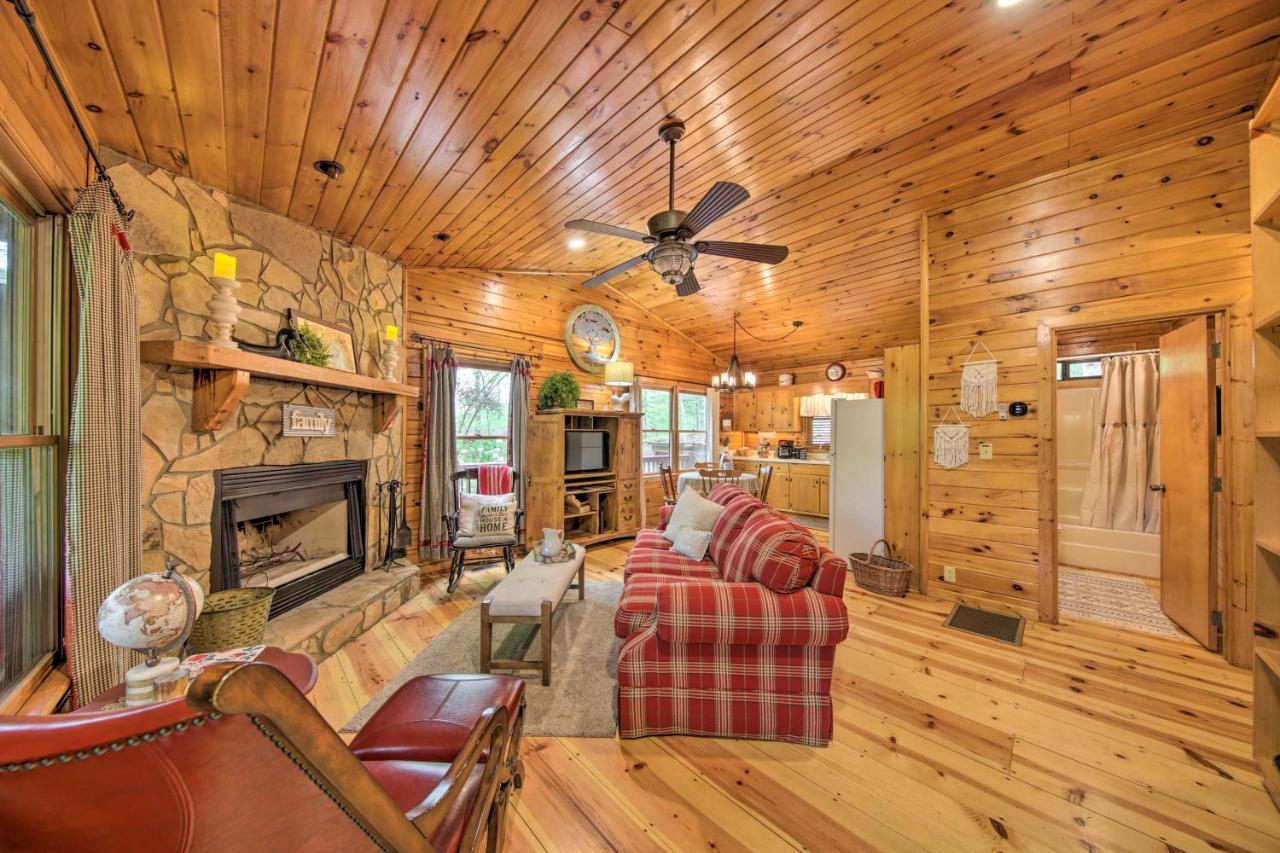 Peaceful Blue Ridge Cabin With Decks And Fire Pit Eksteriør bilde