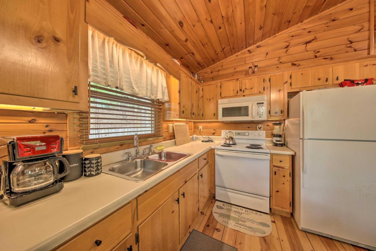 Peaceful Blue Ridge Cabin With Decks And Fire Pit Eksteriør bilde