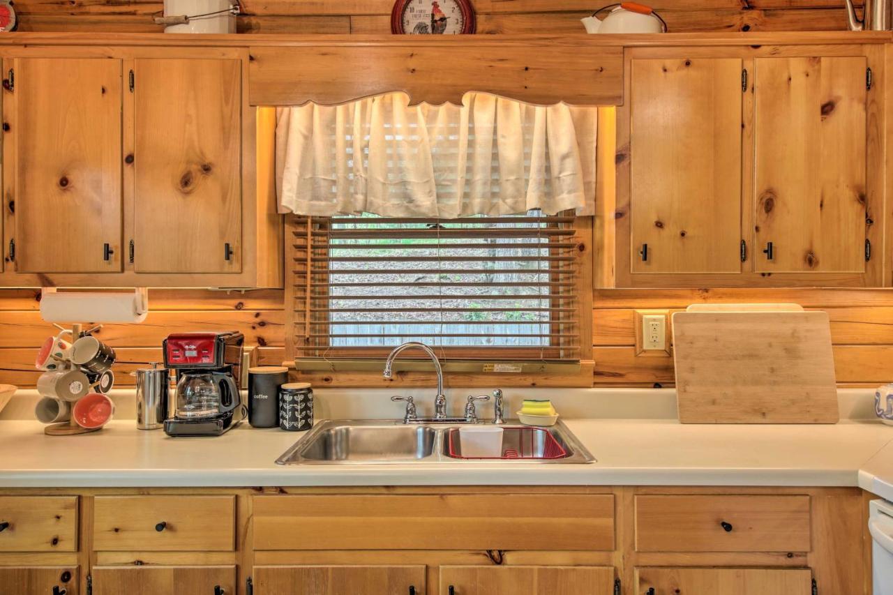 Peaceful Blue Ridge Cabin With Decks And Fire Pit Eksteriør bilde