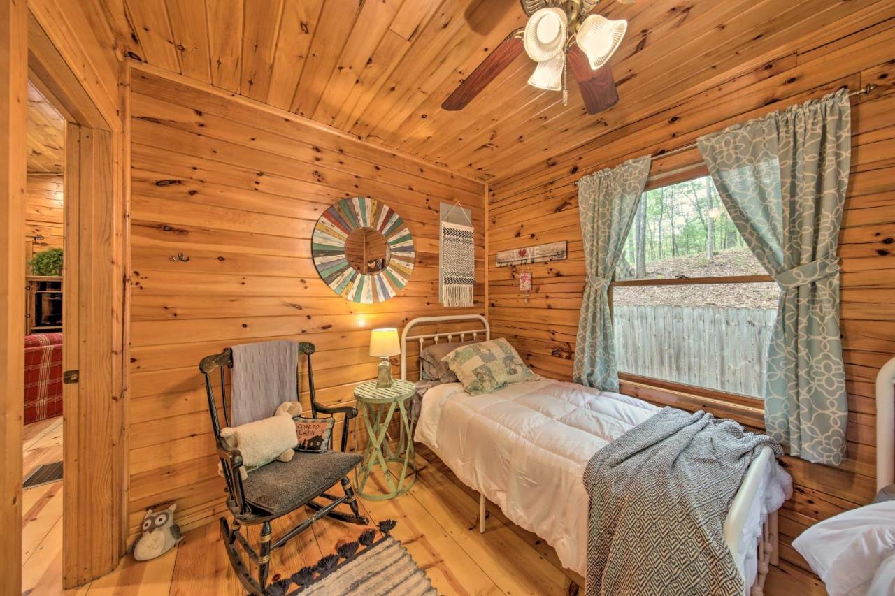 Peaceful Blue Ridge Cabin With Decks And Fire Pit Eksteriør bilde