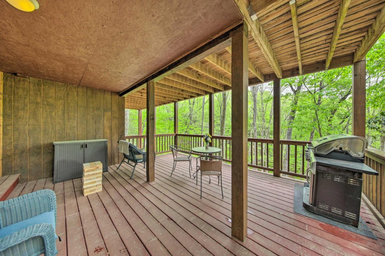 Peaceful Blue Ridge Cabin With Decks And Fire Pit Eksteriør bilde